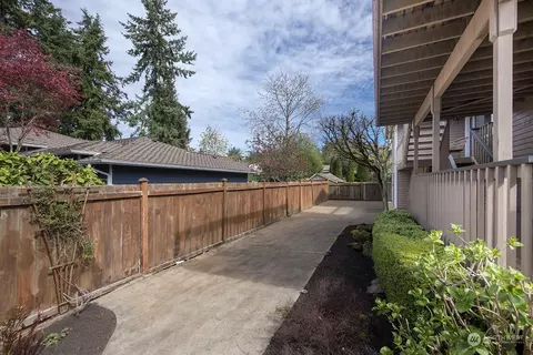 Exterior - 635 Pine St, Edmonds, WA 98020 photo 7 of 13