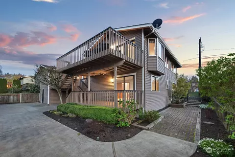 Exterior - 635 Pine St, Edmonds, WA 98020 photo 2 of 13