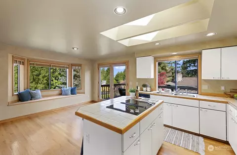 Kitchen - 635 Pine St, Edmonds, WA 98020 photo 4 of 4