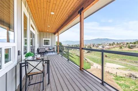 86 Blossom Ln, Wenatchee, WA 98801