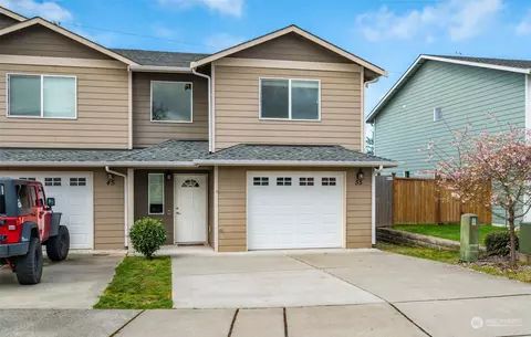 55 NE Melrose Dr, Oak Harbor, WA 98277