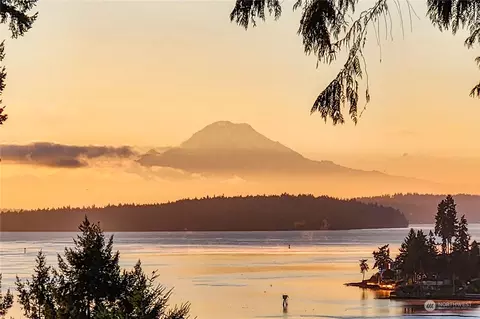 3672 NE Lavender Ln, Bainbridge Island, WA 98110