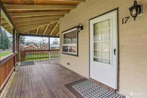 Exterior - 17 Maple Leaf St, Raymond, WA 98577 photo 4 of 11