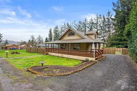 Exterior - 17 Maple Leaf St, Raymond, WA 98577 photo 3 of 11