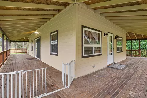 Exterior - 17 Maple Leaf St, Raymond, WA 98577 photo 6 of 11
