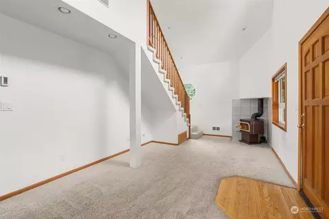 Living - 17 Maple Leaf St, Raymond, WA 98577 photo 1 of 2