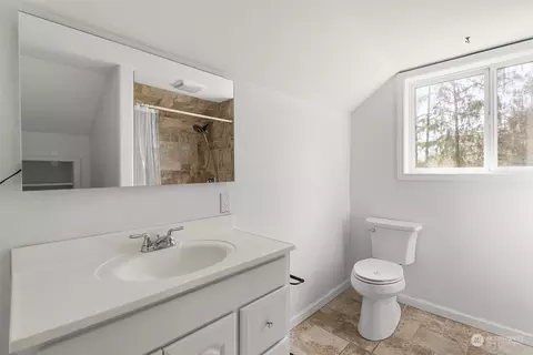 Bath - 17 Maple Leaf St, Raymond, WA 98577 photo 2 of 3