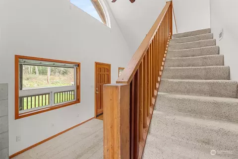Entry Way - 17 Maple Leaf St, Raymond, WA 98577 photo 1 of 1