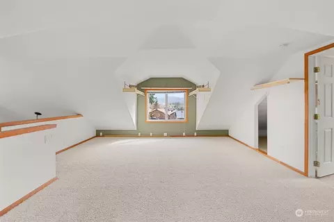 Living - 17 Maple Leaf St, Raymond, WA 98577 photo 2 of 2