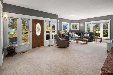 Living - 705 3rd St, Sultan, WA 98294 photo 3 of 4