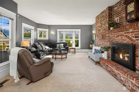 Living - 705 3rd St, Sultan, WA 98294 photo 2 of 4