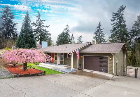 65 Hylebos Ave, Milton, WA 98354
