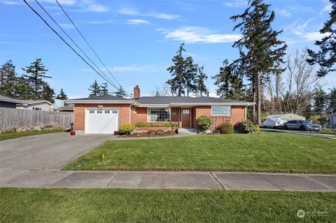 450 NE Ronhaar St, Oak Harbor, WA 98277