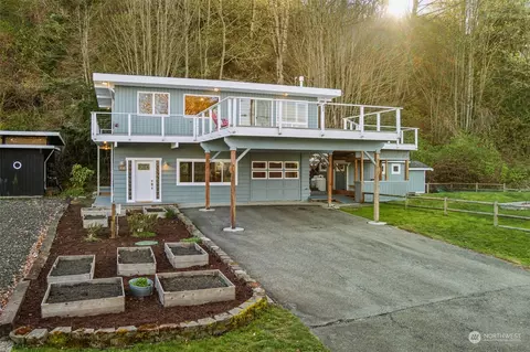 8141 NE Point No Point Rd, Hansville, WA 98340