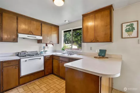 Kitchen - 6329 Sycamore Pl, Everett, WA 98203 photo 1 of 4