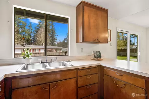 Kitchen - 6329 Sycamore Pl, Everett, WA 98203 photo 3 of 4