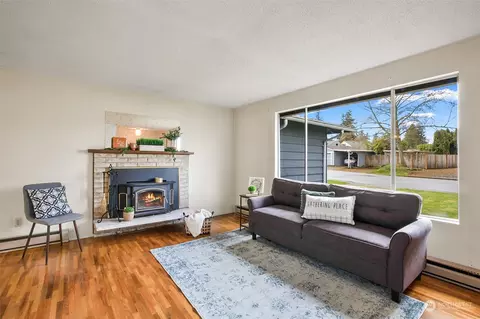 Living - 6329 Sycamore Pl, Everett, WA 98203 photo 2 of 5