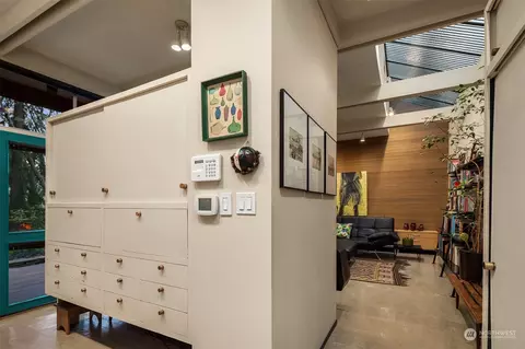 Exterior - 1401 E Spring St, Seattle, WA 98122 photo 6 of 22