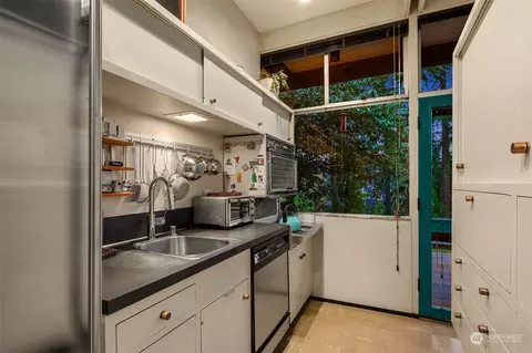 Kitchen - 1401 E Spring St, Seattle, WA 98122 photo 1 of 4