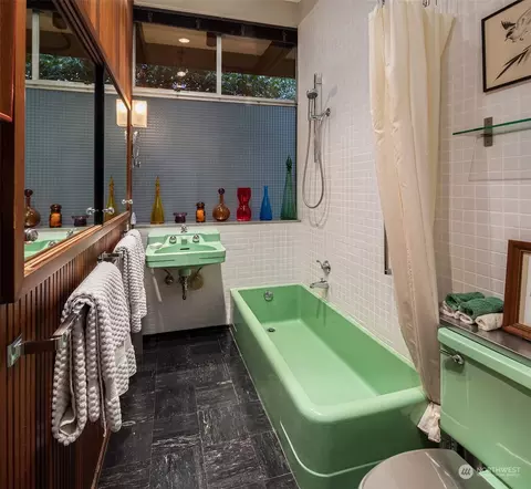 Bath - 1401 E Spring St, Seattle, WA 98122 photo 1 of 1