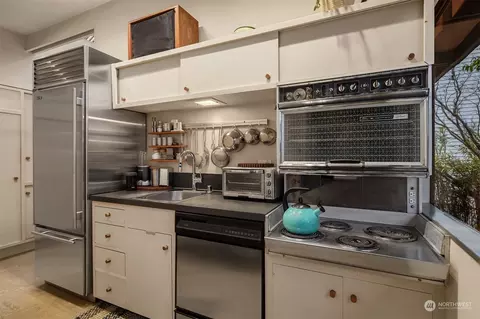 Kitchen - 1401 E Spring St, Seattle, WA 98122 photo 2 of 4