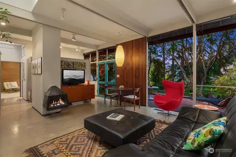 Living - 1401 E Spring St, Seattle, WA 98122 photo 1 of 4