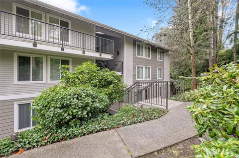 3260 80th Ave SE #2, Mercer Island, WA 98040