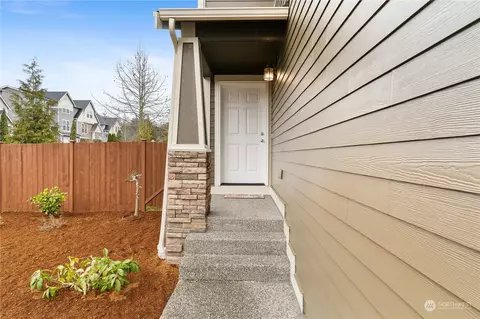 Exterior - 305 125th Pl SE, Everett, WA 98208 photo 4 of 10
