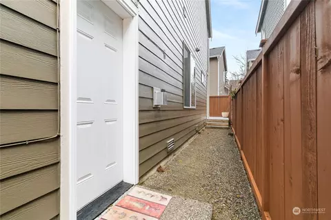 Exterior - 305 125th Pl SE, Everett, WA 98208 photo 10 of 10