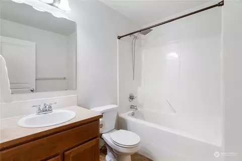 Bath - 305 125th Pl SE, Everett, WA 98208 photo 1 of 3
