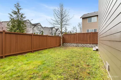 Exterior - 305 125th Pl SE, Everett, WA 98208 photo 8 of 10
