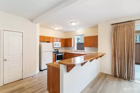Kitchen - 305 125th Pl SE, Everett, WA 98208 photo 4 of 4