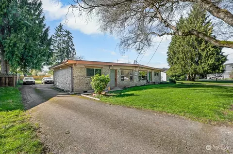 924 26th St NW #A/B, Puyallup, WA 98371