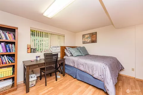 Bedroom - 195 Fairway Dr, Sequim, WA 98382 photo 4 of 6
