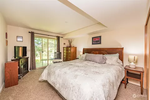 Bedroom - 195 Fairway Dr, Sequim, WA 98382 photo 6 of 6