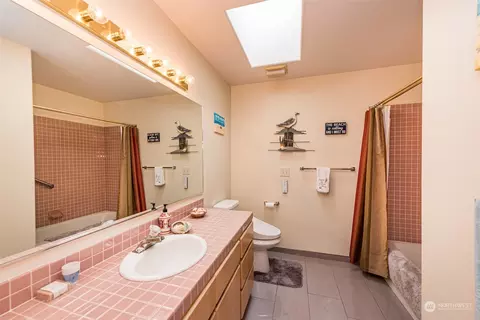 Bath - 195 Fairway Dr, Sequim, WA 98382 photo 4 of 5