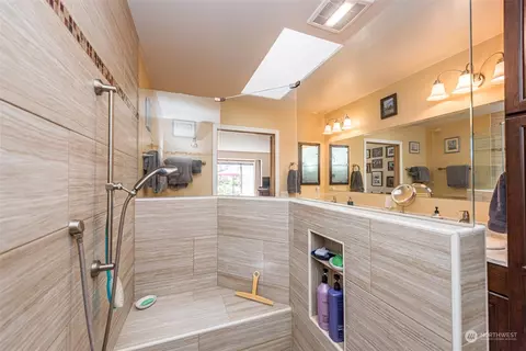 Bath - 195 Fairway Dr, Sequim, WA 98382 photo 3 of 5