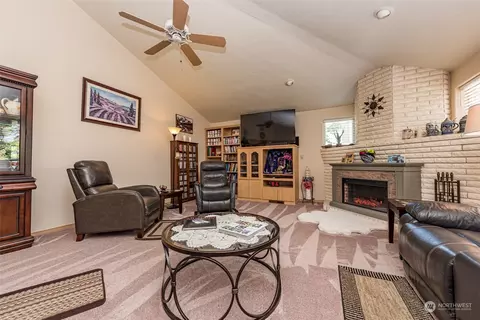 Living - 195 Fairway Dr, Sequim, WA 98382 photo 2 of 4