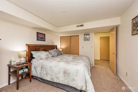Bedroom - 195 Fairway Dr, Sequim, WA 98382 photo 5 of 6