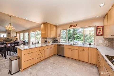 Kitchen - 195 Fairway Dr, Sequim, WA 98382 photo 5 of 6
