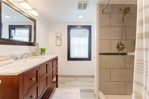 Bath - 1114 Wetmore Ave, Everett, WA 98201 photo 2 of 2