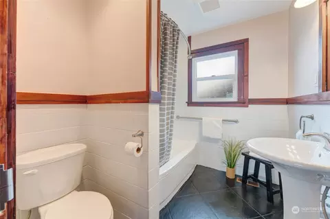 Bath - 1114 Wetmore Ave, Everett, WA 98201 photo 1 of 2