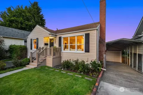 3216 Belvidere Ave SW, Seattle, WA 98126
