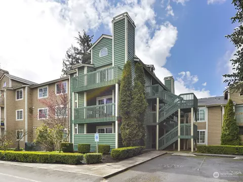 22700 30th Ave S #305, Des Moines, WA 98198