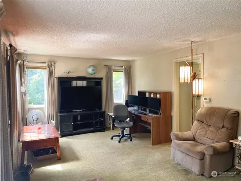 326 NE 125th St NE, Seattle, WA 98125