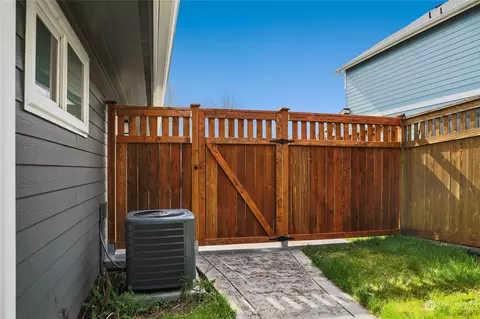 Exterior - 302 E 29th St, Bremerton, WA 98311 photo 8 of 8