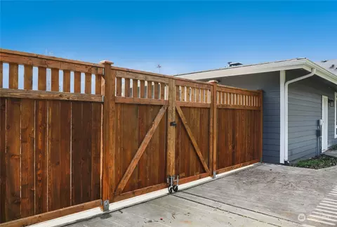 Exterior - 302 E 29th St, Bremerton, WA 98311 photo 5 of 8