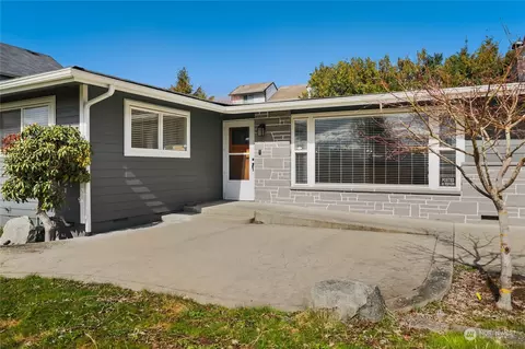Exterior - 302 E 29th St, Bremerton, WA 98311 photo 1 of 8