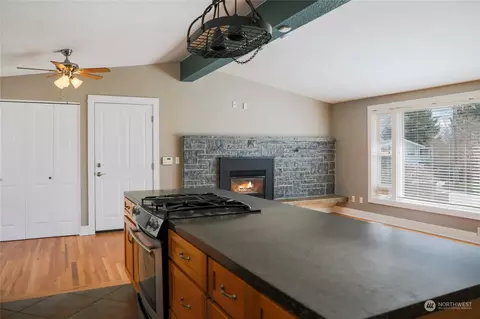 Kitchen - 302 E 29th St, Bremerton, WA 98311 photo 5 of 7