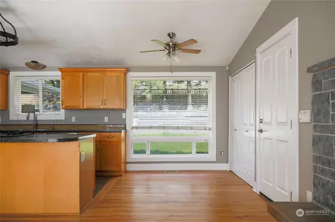 Kitchen - 302 E 29th St, Bremerton, WA 98311 photo 6 of 7